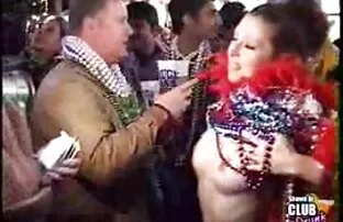 دو brunettes داغ خورد پخش سکس کوتاه یک دیک