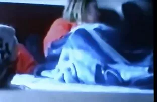 یک جوان داغ, فاحشه ژاپنی با بلند و باریک, شکل جذب, اجازه کلیپ کوتاه سک می دهد تا زمان خروس طولانی عاشق او را به بیدمشک مودار او. مرد می کشد از جلو و عقب در حالی که دروغ گفتن بر روی نیمکت