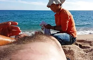 مرد هیجان زده fucks در یک جوجه زیبا بر روی نیمکت پخش فیلم کوتاه سکسی