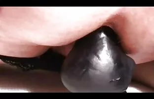 یک لزبین قرار داده سکس کارتونی کوتاه شده dildo به بزرگ در بیدمشک لارا باغچه