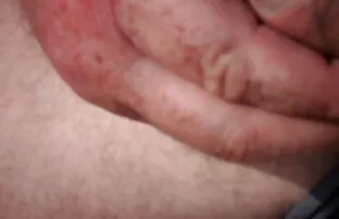 دختر ایستاده است در چنین sex کوتاه ژست اغوا کننده, سپس شما نیاز به پرتاب خروس خود را عمیق تر به سوراخ او و آمده به طوری که شیرینی تلخ زاری و فریاد با رضایت وصف ناپذیر