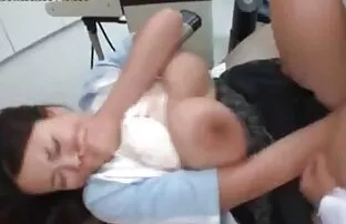 جوجه داغ در خدمت کوتاه سکسی دوست دختر او را