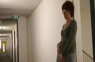 ناز, سگ ماده, رقص برای یک دختر با عینک فیلم sex کوتاه و fucks در او را پس از رقص